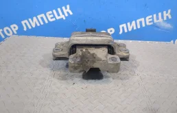 Подушка крепления КПП левая Volkswagen Passat B6