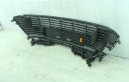 Решетка радиатора для Toyota Corolla 2023 года на фотографиях