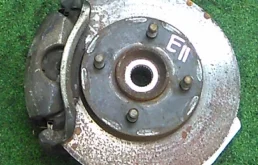 Кулак поворотный левый для Nissan Micra K12 5dr 2002-2010