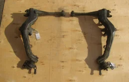 Рычаг задний левый нижний для Toyota Avensis 2003 года на фотографиях