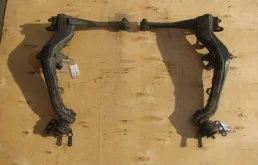 Рычаг задний левый нижний для Toyota Avensis 2003 года на фотографиях