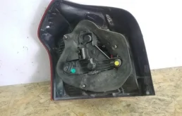 Фонарь правый для Toyota Corolla 2004 года на фотографиях