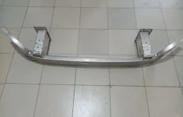 Усилитель бампера передний верхний для Audi Q7 на фотографиях