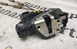 Замок боковой двери Toyota Camry 6906033120 50, задний левый