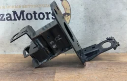 Кронштейн усилителя бампера Audi Q7 4L0807134A 4LB, правый
