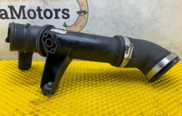 Воздушный патрубок (дефект) Audi Q3 5N0145762B 8U 2.0