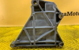 Кронштейн генератора Volkswagen Transporter 070903143C T5 2.5 TDI AXE