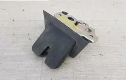 Замок багажника для Skoda Rapid 2014 года на фотографиях