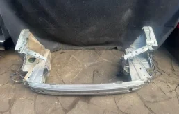 Усилитель переднего бампера Volvo XC70 31253241