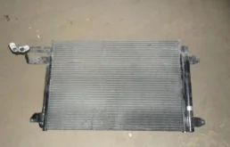 Радиатор кондиционера Volkswagen Golf 5
