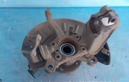 Поворотный кулак левый Volkswagen Golf 5 со ступицей в сборе