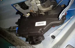 Дверной замок задней правой двери Volkswagen Golf 5