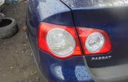Фонарь задний левый в крышку багажника Volkswagen Passat B6 седан