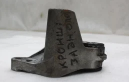Кронштейн опоры МКПП нижний 1.6 Ford Focus 2,3