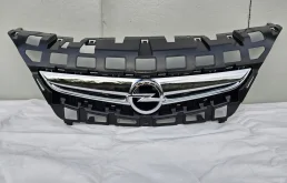 Решетка радиатора неоригинальная Opel Astra J GTC