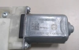 Стеклоподъемник задний левый для Skoda Rapid 2013 года на фотографиях