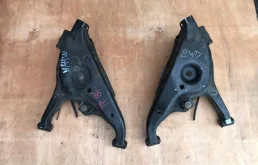 Рычаг задний левый нижний для Mitsubishi Grandis 2006 года на фотографиях