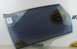 Стекло двери Ford Focus 3 2012 CB8