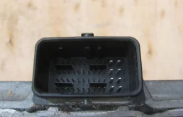 Блок управления двигателем для Nissan X-Trail на фотографиях