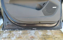 Уплотнитель передней правой двери для Audi Q7 2008 года на фотографиях