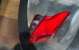 Фонарь внешний правый для Toyota RAV4 на фотографиях