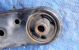 Качающийся рычаг правый для Toyota Corolla на фотографиях