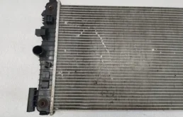 Радиатор охлаждения ДВС для Chevrolet Cruze на фотографиях