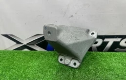 Кронштейн двигателя BMW 5-series 2014 22116781242 F10 LCI N47D20C, правый