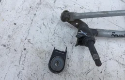 Трапеция стеклоочистителей для Renault Logan 2015 года на фотографиях