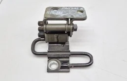 Петля двери передней правой нижняя Volkswagen Passat 2012 B7