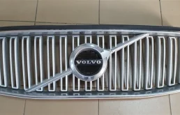 Решетка радиатора Volvo 31425934