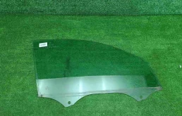 Стекло двери переднее правое Audi Q3 1 8U (11-18)