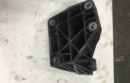 Кронштейн двигателя Mercedes-Benz X166 (2015—2019) A6422236104
 642826