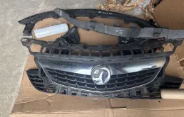 решетка радиатора opel astra J 5d дорестаил