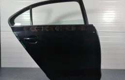 ДВЕРЬ VOLKSWAGEN JETTA 5C6833056A ЗАДНЯЯ ПРАВАЯ  черный, LC9X YE063