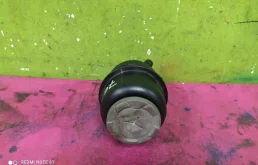 Бачок ГУР для Audi A8 2010 года на фотографиях