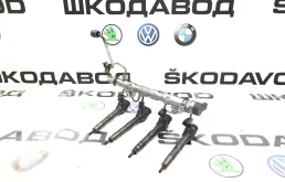 Топливная рампа с форсунками Skoda Yeti 2015 03L130089P 5L 2.0 CFHC