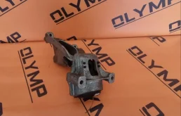 Опора двигателя AUDI A4 2010 8R0198381C 8K CDH, левая