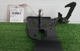 Крюк замка капота Audi A6 2005 4F0823480B 4F2 AUK