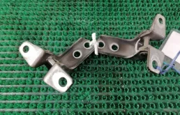 Петля двери Mitsubishi Lancer 2012 5702A006 CY6A 4J10, передняя правая