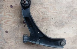 Качающийся рычаг правый для Suzuki Grand Vitara на фотографиях