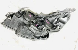 Фара правая для Peugeot 508 на фотографиях