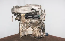 Двигатель без навесного для Nissan Pathfinder 2003 года на фотографиях