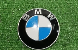 Эмблема BMW 5-Series 2012 51148132375 F11 N47D20, передняя