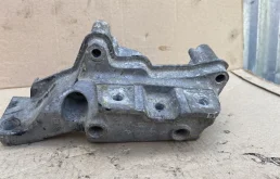 Кронштейн двигателя vw golf 4 skoda 036199275e
