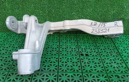 Кронштейн рычага подвески AUDI A3, SKODA OCTAVIA 1Z, VOLKSWAGEN GOLF 5/5+6, JETTA 5, CADDY, TOURAN 2004- правый б/у A3(2004-2013);OCTAVIA 1Z(2004-2012);GOLF 5(2004-2009);GOLF 5+(2005-2014);JETTA 5(2005-2009)