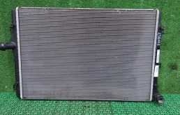 Радиатор охлаждения двигателя AUDI A3, SKODA 1Z, VOLKSWAGEN GOLF 5, PASSAT B6 2,0 TDI 2005- (диффуз 30 гориз) б/у A3(2004-2013);OCTAVIA 1Z(2004-2012);GOLF 5(2004-2009);PASSAT B6(2005-2010)