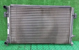 Радиатор охлаждения двигателя AUDI A3, SKODA OCTAVIA 1Z, VOLKSWAGEN GOLF 5/5+/6, JETTA 5, PASSAT B6, CADDI, TOURAN 1,6/2,0 2004- диффузор 25 б/у A3(2004-2013);GOLF 5(2004-2009);PASSAT B6(2005-2010);JETTA 5(2005-2009);TOURAN(2003-2010)