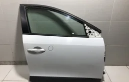 Дверь передняя правая Renault Fluence СЕДАН