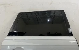 Стекло двери Audi Q7 2015- 4M